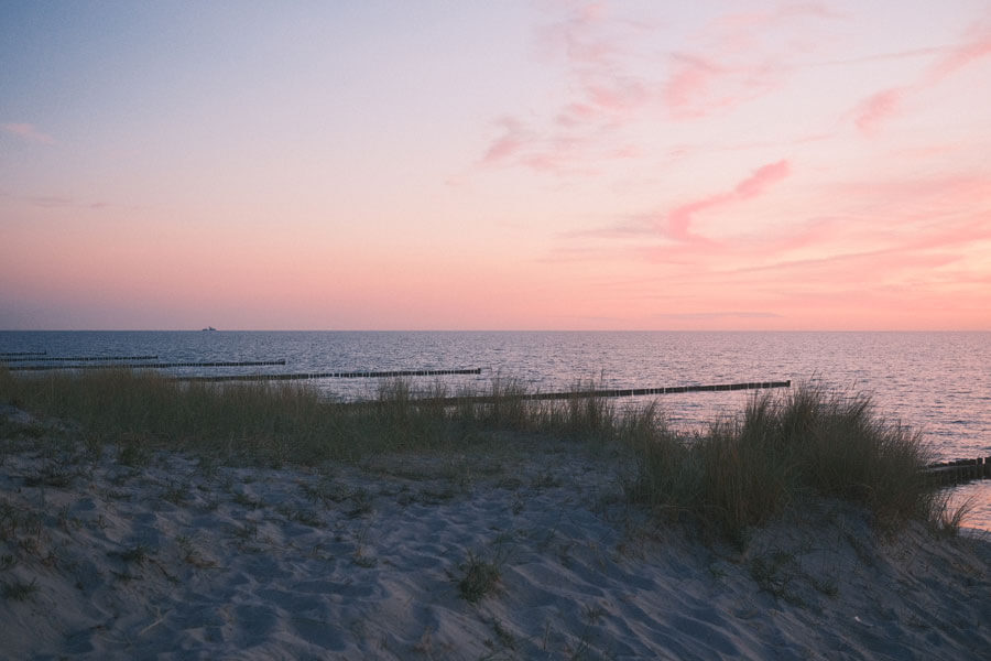Sonnenuntergang am Strand in Ahrenshoop nahe Ferienwohnung Strandläufer und Muschel